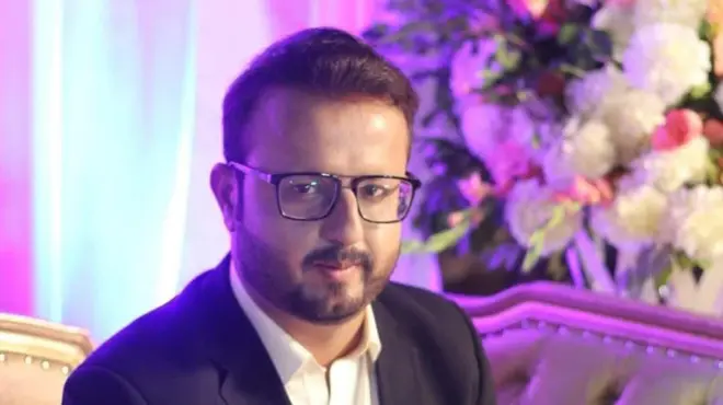 طیارے میں سوار فیصل محمود کی فیس بک سے لی گئی تصویر