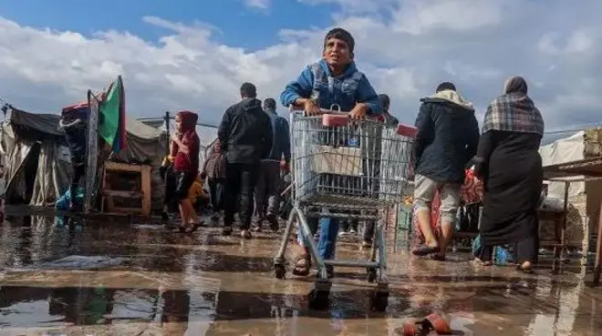 تسببت أمطار الشتاء المبكرة في حدوث فيضانات