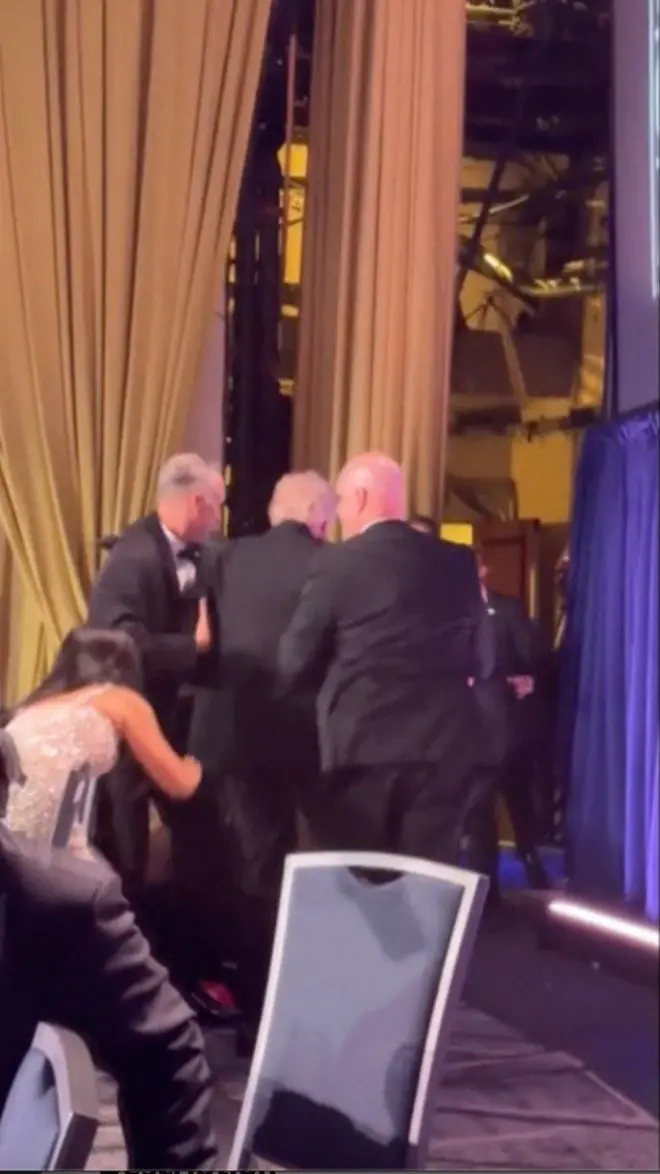 دونالد ترامپ و تعدادی از اعضای هیئت دولت او، پس از شنیده شدن صدای شلیک به سرعت از محل خارج شدند.