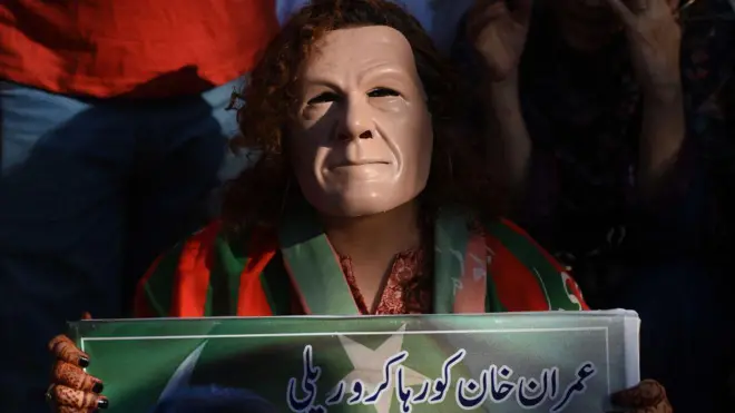 عمران خان، بریت، سائفر