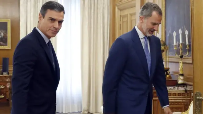 El presidente en funciones Pedro Sánchez y el Rey Felipe VI no lograron un consenso para elegir al líder el ejecutivo.