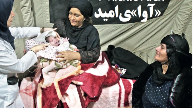 تیتر و عکس احمد معینی جم. اعتماد