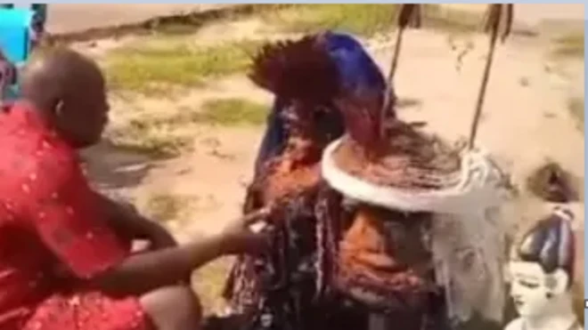 Aworan oriṣa ati ẹni to n bọ ọ 