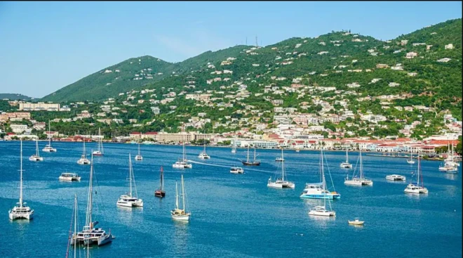 Dalxiisayaasha booqanaya jasiiradaha Virgin ee maalmahan waxay u badan tahay inaanay ka warqabin xafiiltanka awoodda weyn ee qaabeeyay taariikhda jasiiradaha.
