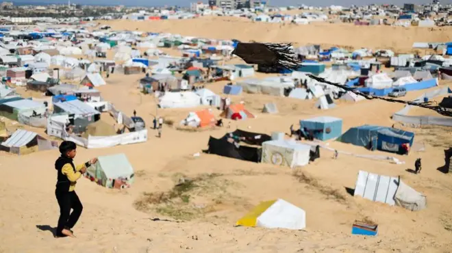 イスラエルとエジプトの国境近くに広がる難民キャンプ