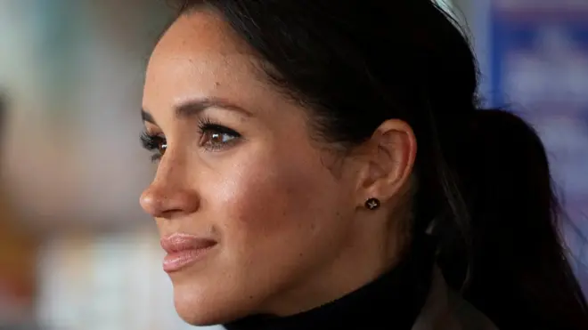 2018年與英國哈里王子成婚的美國演員梅根·馬克爾，經常梳著馬尾辮出席公開場合。