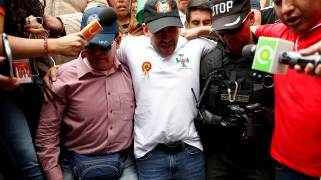 Camacho es católico y contó con el apoyo de sectores conservadores de la Iglesia y de líderes evangélicos para derribar a Morales, dice Chestnut.