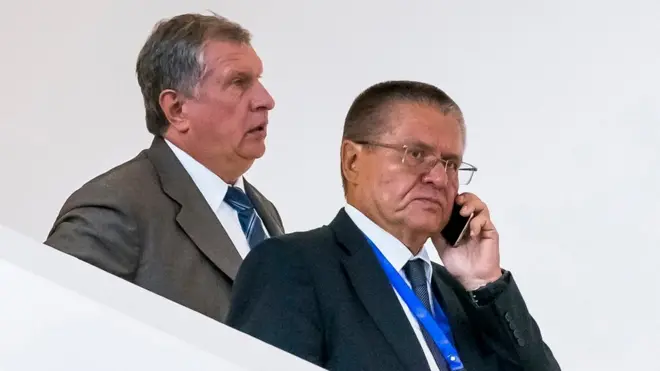 Чей аппаратный вес выше, Сечина или Улюкаева? Мог ли министр шантажировать "Роснефть"?