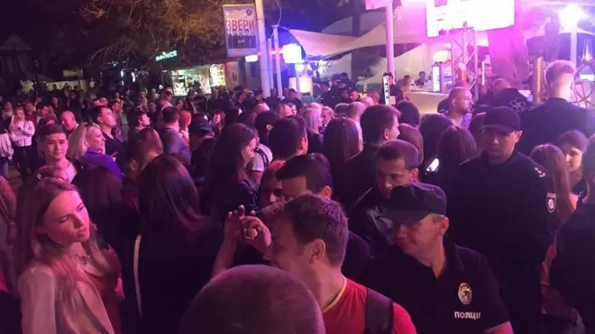 Протест біля нічного клубу
