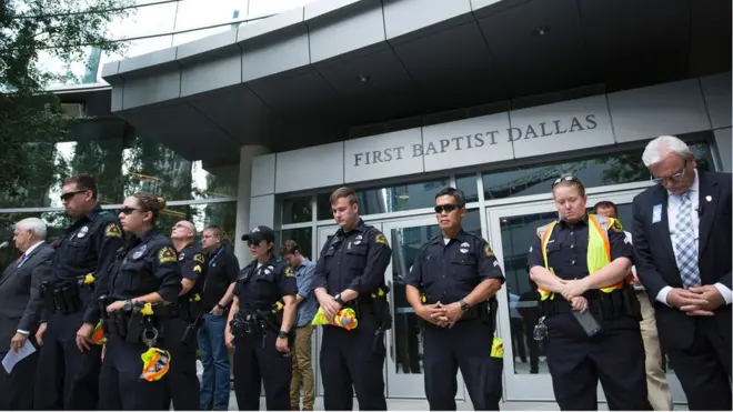 Poolisoonni nama shakkame sana konkolaataa isaa keessatti du'ee argani