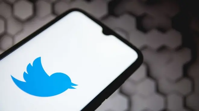 تويتر يطلق سياسة توثيق جديدة لحسابات مستخدميه