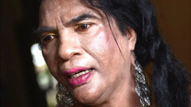 Mama Yuli se dedicó a convertirse en la guardiana de las Warias en Indonesia.