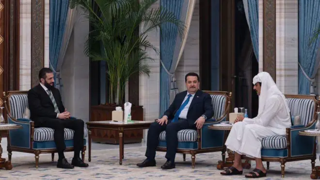 رئيس الوزراء العراقي محمد شياع السوداني يلتقي برئيس المرحلة الانتقالية في سوريا أحمد الشرع، بحضور أمير دولة قطر الشيخ تميم بن حمد آل ثاني