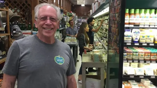 رائد الأعمال الأمريكي بوب غولدبرغ يقول إن شركته تهتم جدا بالمعايير الخاصة بالمحافظة على البيئة