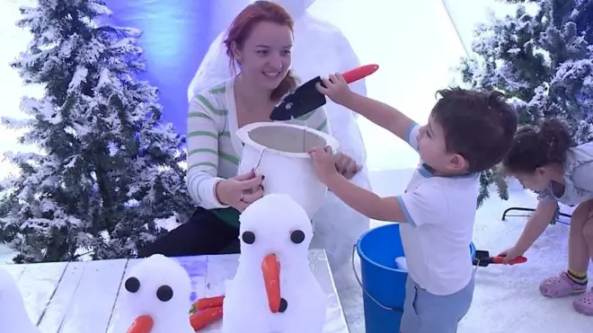 شاطئ من الثلج للنساء فقط في دبي