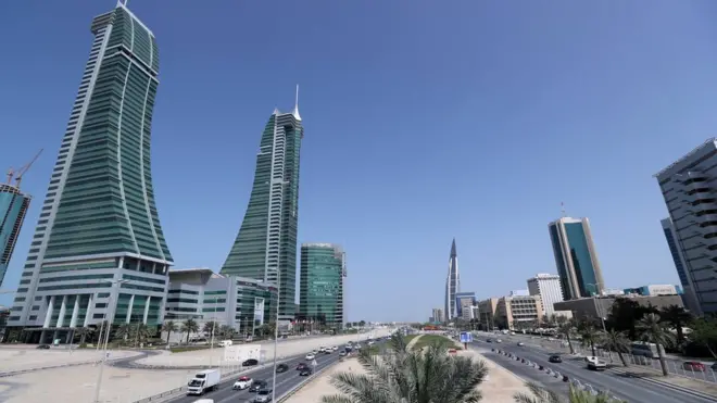 القرار يستثني الطلاب وحملة التأشيرات السارية