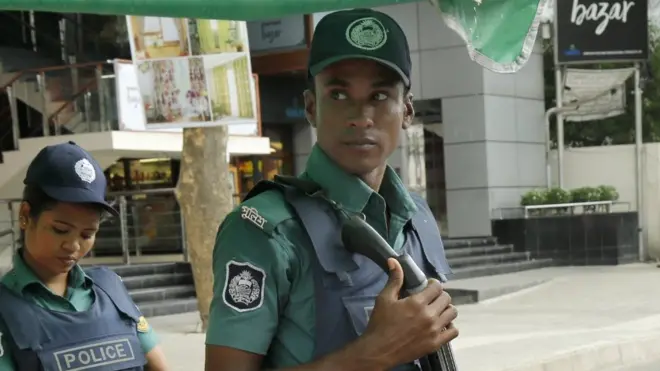 Aduri ditemukan oleh polisi di tempat sampah dalam keadaan tidak sagar, kurang gizi, dan mengalami luka-luka di tubuhnya.