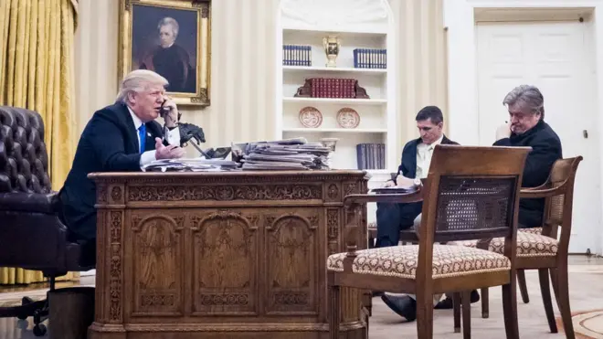 Президент Трамп не завжди віддає перевагу спілкуванню безпечним фіксованим зв'язком Білого дому
