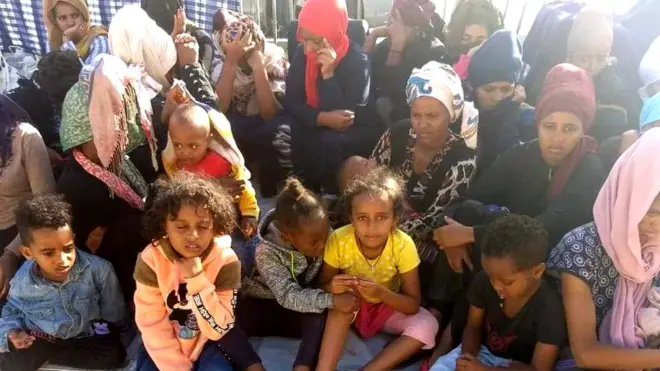 ኣብ ሓዲግ ወዲቖም ዝርከቡ ስደተኛታት ቆልዑን ደቂንስትዮን