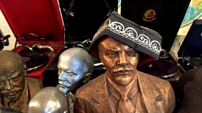 Выставка "Смирное небо"