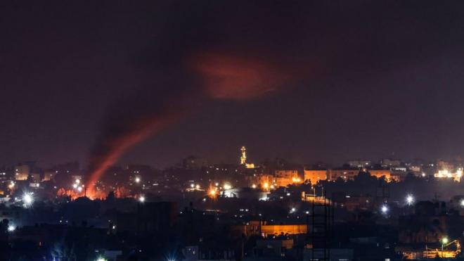 Дым в Газе после попадания израильской ракеты