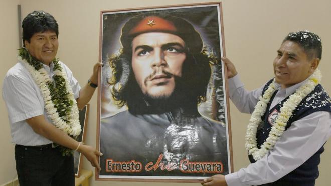 Evo Morales con un cuadro del Che (Foto: ABI)