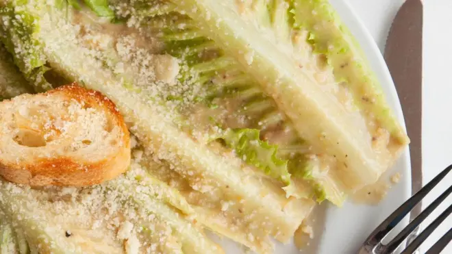 Оригінальний соус "Цезар" готують з соком лайма, а не лимона