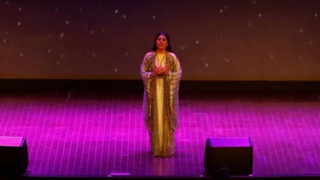 Pertunjukan opera oleh seniman Lebanon menggelar cerita rakyat pra-Islam yang mengisahkan percintaan sosok Atar dan Abla di Universitas Riyadh, Februari lalu.