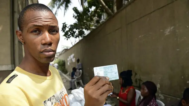 Man wey dey hold im PVC