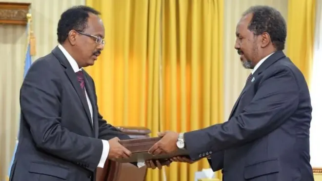 Madaxweyne Farmaajo iyo madaxweynihii ka horreeyay Xasan Sheekh maxamuud.