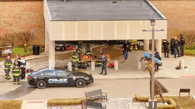 أمام معبد إسرائيل