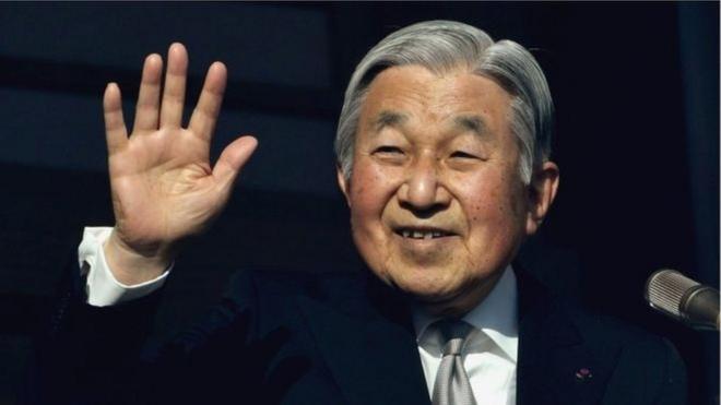 日本通过法律确认现年83岁的天皇退位