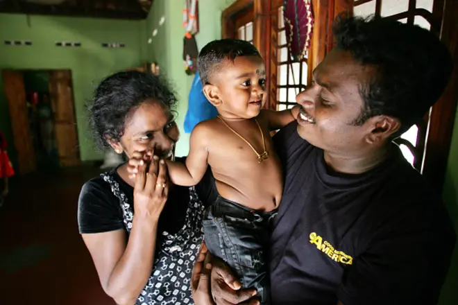 'Adoption' යන ඉංග්රීසි වදනින් කියැවෙන වෙනත් අයකුගේ දරුවකු නීත්යානුකූලව ගෙන, එම දරුවා තමන්ගේම ලෙස ඇති දැඩි කිරීමේ ක්රියාව හෝ දරුකමට හදා ගැනීමේ කාරණය ශ්රී ලංකාවේ නීතියට අනුව හඳුන්වනු ලබන්නේ 'දරුවෙක් කුලවද්දා ගැනීම' යනුවෙනි.