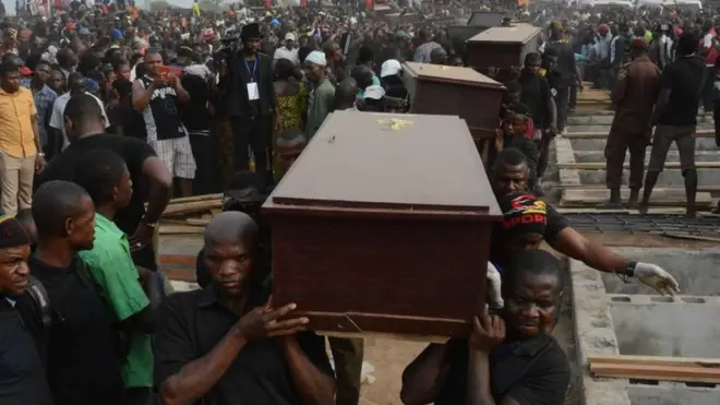 Awọn eeyan n gbe oku jade