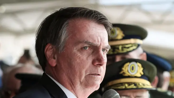 Bolsonaro durante solenidade militar