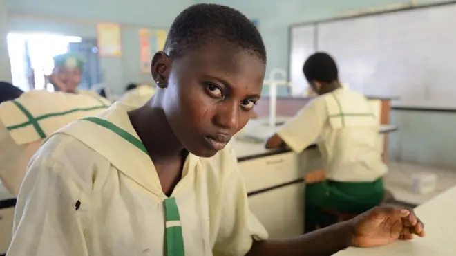 Nwata akwụkwọ na Legọs