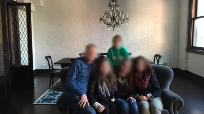 Джефф, Сюзанн и их дети в знаменитой квартире