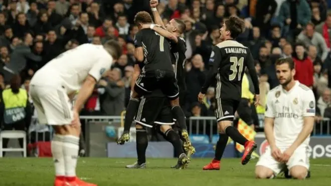 Ajaxlı futbolcuların gol sevinci