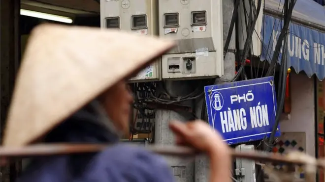 Báo chí Việt Nam ghi nhận một số trường hợp bị tính giá điện tháng này tăng gấp đôi, gấp ba so với tháng trước