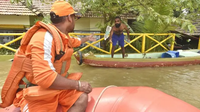 केरल बाढ़, बाढ़ में पीने का पानी, वाटर ट्रीटमेंट प्लांट, पेयजल