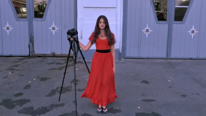 Девушка с камерой