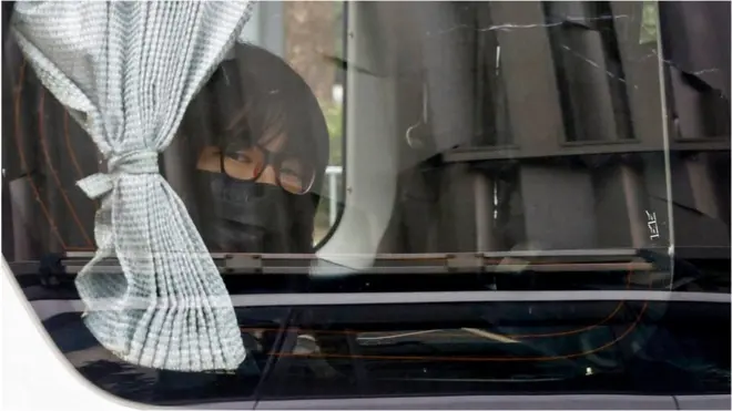 邹幸彤在警车内