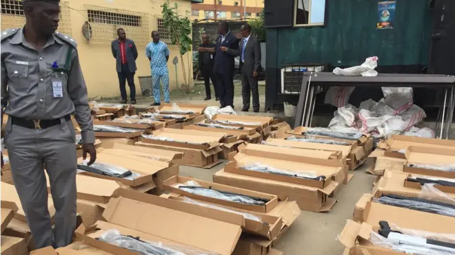 Customs officer dey waka where guns dey