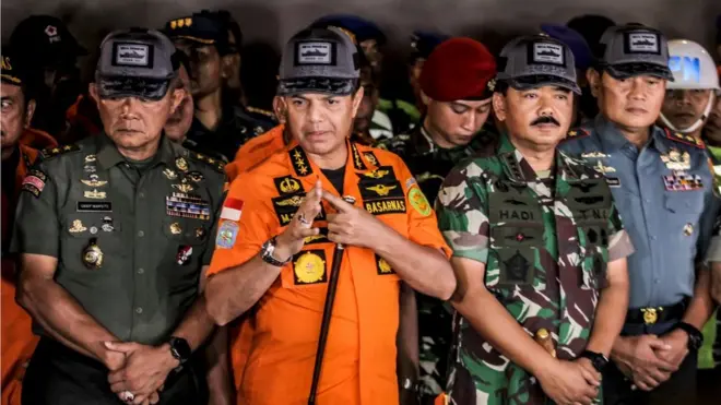 Tim gabungan SAR menyatakan telah menangkap sinyal yang disebut terkait dengan keberadaan black box dari pesawat Lion Air JT 610 yang jatuh di perairan Karawang, Jawa Barat.