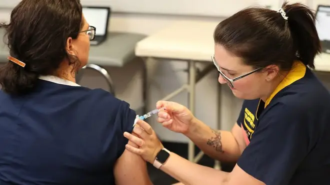 Uji klinis vaksin virus corona