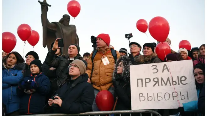 Митинги жителей Екатеринбурга и противодействие мэра Евгения Ройзмана не помешали свердловскому заксобранию отменить прямые выборы главы города