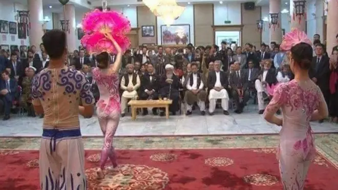 د چین سفارت کې سرچینو د مراسمو او "اکروباتیکو" نندارو تایید کړی دی.