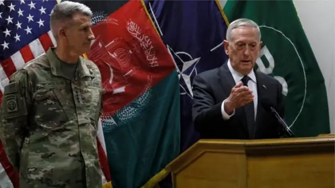 د امریکا دفاع وزیر جیمز میټس وايي، هېواد به یې د افغانستان د دفاع لپاره له افغان ځواکونو سره اوږه په اوږه درېږي