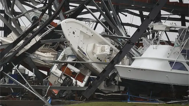 Узбережжя техасу, що постраждило від урагану, може зазнати другого удару від шторму і високого припливу
