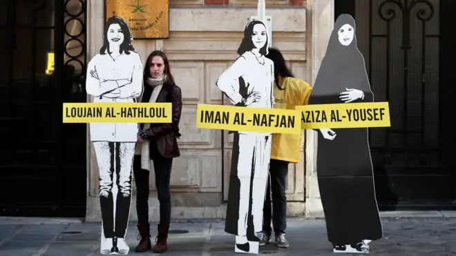 پاریس کې د سعودي سفارت مخې ته لاریونیانې سعودي کې د نیول شویو ښځو د خوشي کولو په ملاتړ راوتلې دي